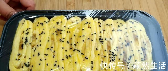 解馋|玉米面最解馋的吃法,不加一滴水,蓬松暄软,好吃到停不下来