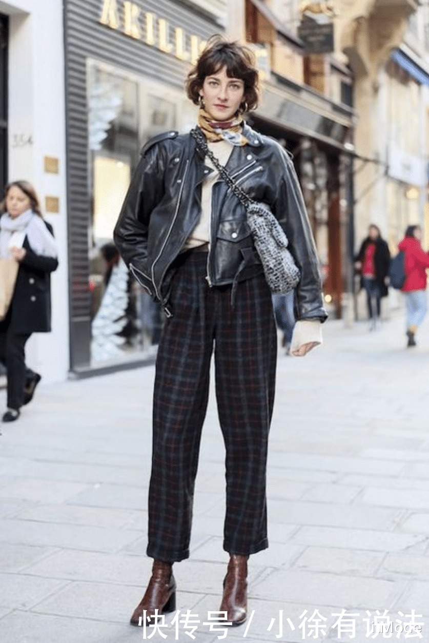 搭配|别再穿“打底裤”了,现在流行“裤子+靴子”!保暖又显瘦!