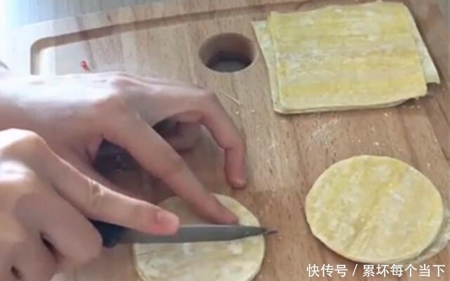 美味|饺子皮不拿来包饺子,拿来干嘛呢?可以变成美味小零食