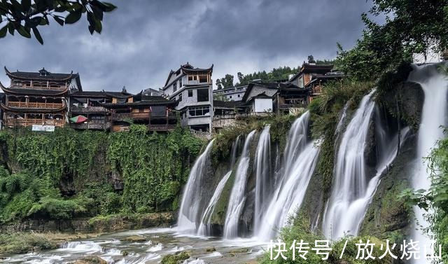 千年古镇|中国唯一挂在瀑布上的千年古镇，风景不输周庄，却因刘晓庆而改名