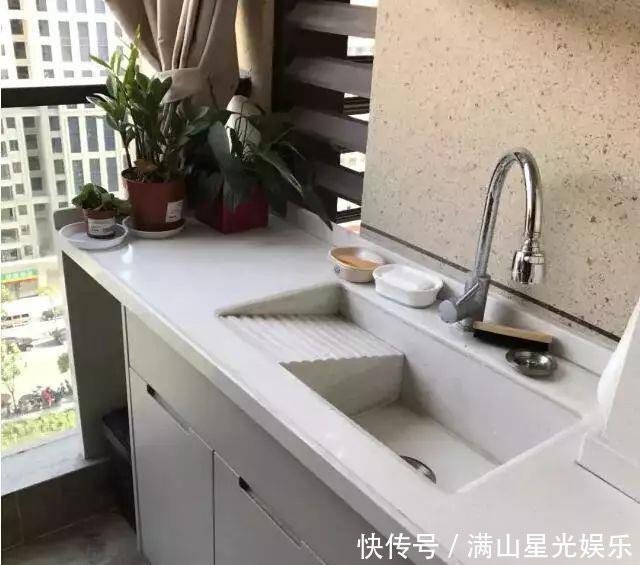 同样是一个阳台,别人家的阳台这样装,真是漂亮又实用