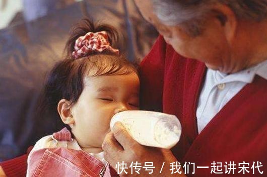 幼儿园|6岁女儿送去奶奶家,两个月后再见女儿时,宝妈心疼宝爸笑弯了腰