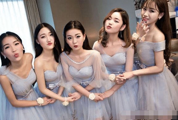 风头|某音“最美伴娘”长啥样?气质碾压新娘,网友:你是来砸场子的吧?