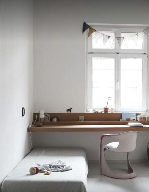 实用|别再占用柜子面积打书桌了，把书桌横过来装窗下，省空间更实用！