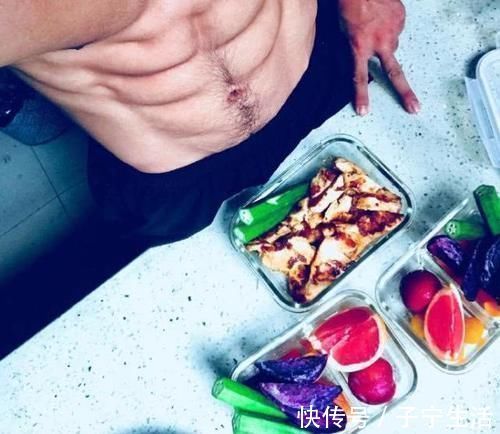 冠军|腹肌练成搓衣板,靠实力撸铁的95后,赢得大学生赛健体全场冠军