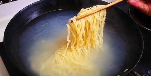 饺子|煮面条，开水下锅就错了！面馆老板：牢记3点，面条爽滑又筋道