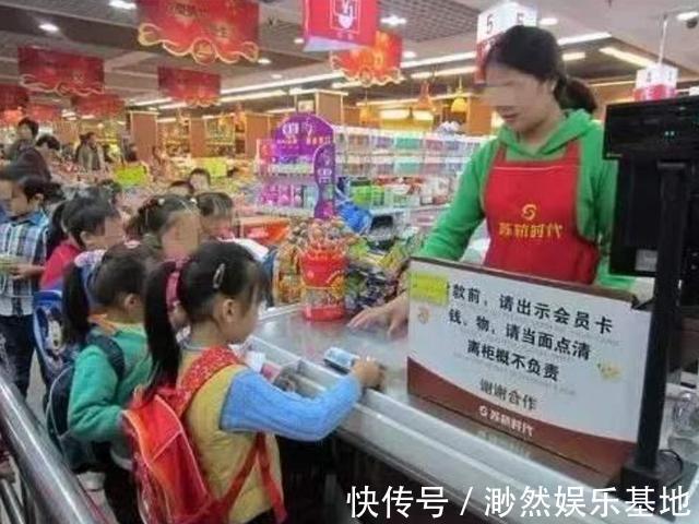 售货员|女儿超市偷吃草莓，店员要求110元一斤赔偿，妈妈的话让人点赞