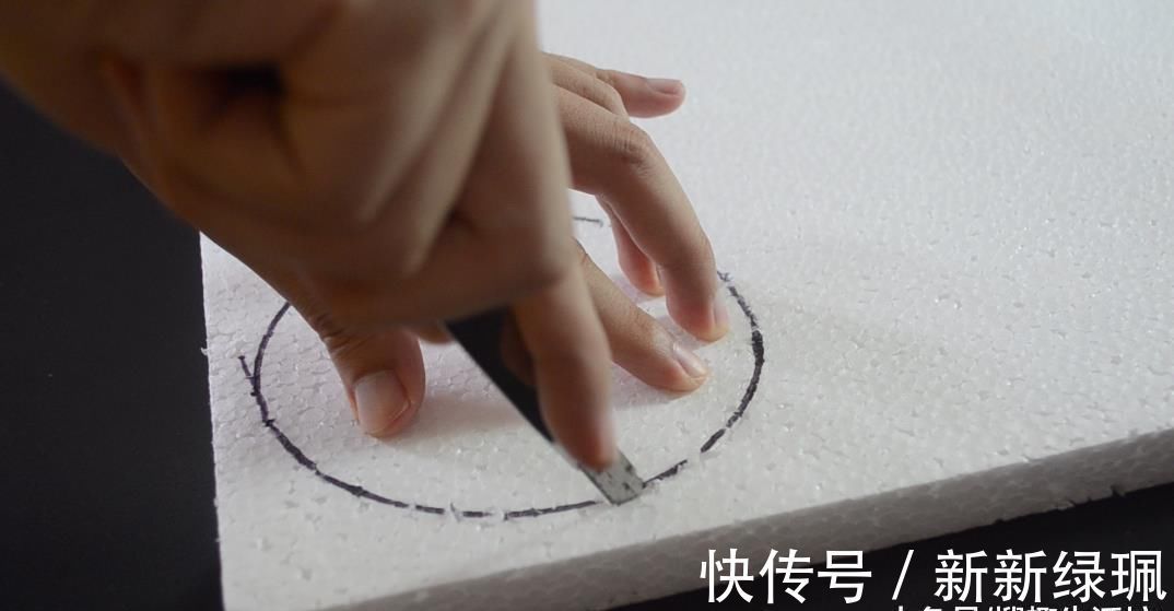 桌面|气泡垫别急着扔, 改造一下, 放在桌面上太实用了, 看完赶紧去试试