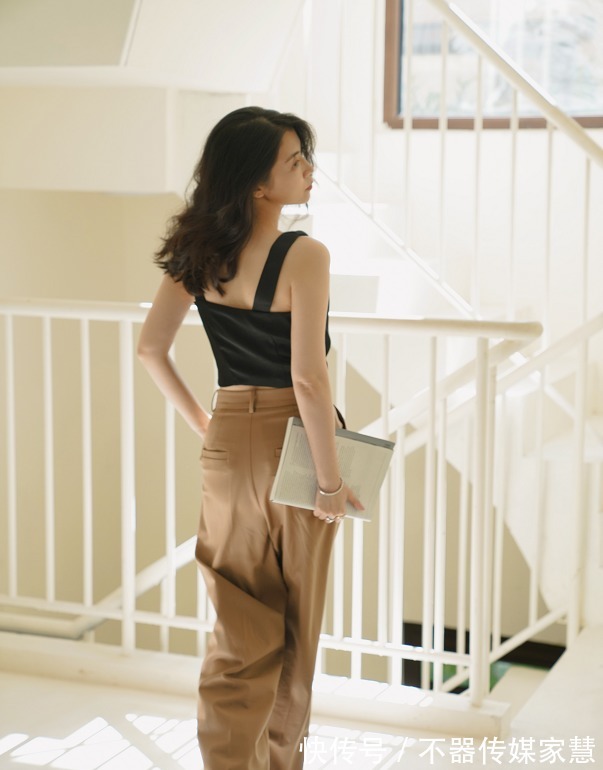 时尚博主|时尚博主三木教你做“卡其女孩”,可纯可御还百搭,穿出秋日风情