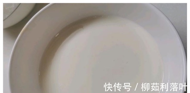 草莓|何炅老师的同款双皮奶，食材简单，做法也很容易，看一遍就能学会！