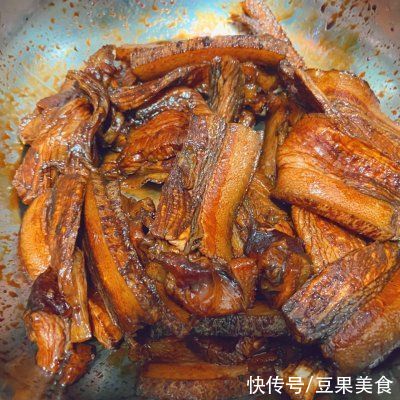 上桌前不被看好的家常版梅菜扣肉，吃完却逆风翻盘