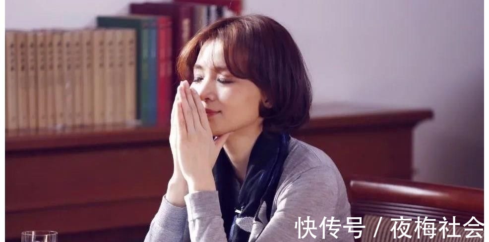 《朗讀者》第三季回來(lái)了,董卿詠梅同框走出,優(yōu)雅和知性相得益彰