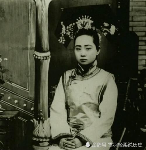 晚清|晚清夫妻老照片美丽惊艳的正室福晋,凤冠霞帔的新娘王妃