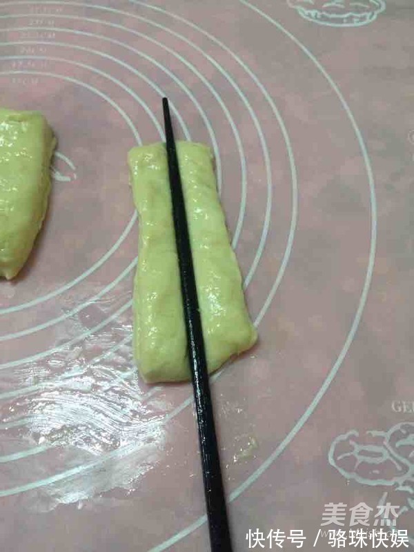 70岁爷爷的健康油条秘方，几分钟就学会，早餐再也不用出去买了