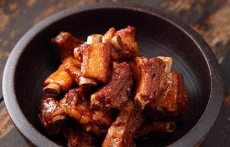 炖排骨时,焯水后又腥又柴教你1个技巧,排骨香嫩入味,无腥味