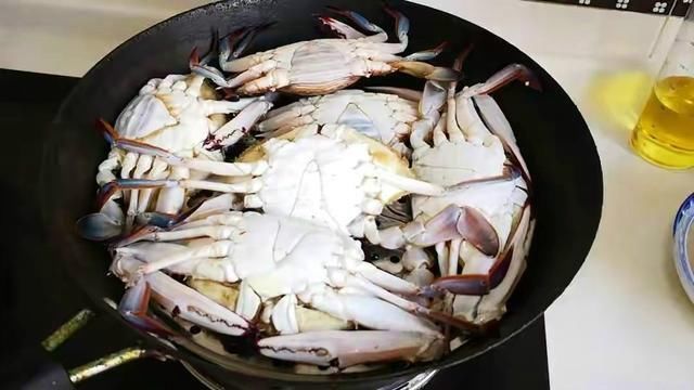 蒸螃蟹用冷水还是热水？怎么蒸才不掉腿？老渔民亲自解惑！