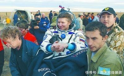 這名宇航員剛上天,國家就四分五裂,想要回來被告知:我們沒錢了