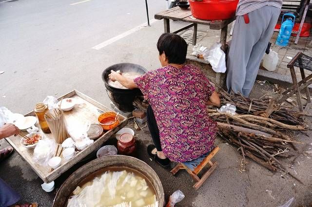  品尝|大集上这美味城里人明知不干净，却跑50里路来品尝，每天卖300块