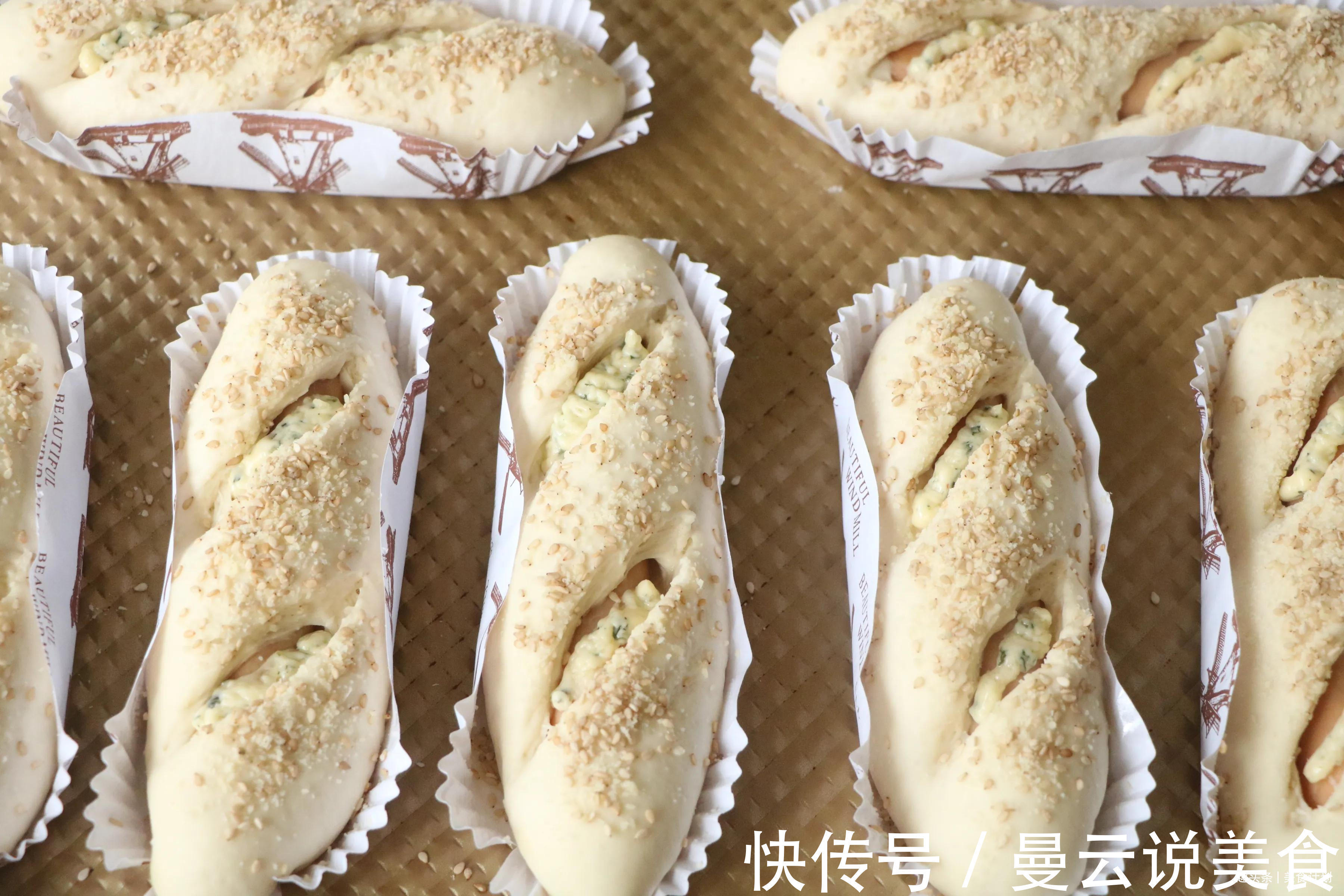 最近迷上了一款早餐面包,不用揉出膜,简单易做,关键超好吃