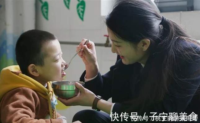 餐具|宝宝不好好吃饭,那是因为父母没有用对方法,以下4点必须要了解