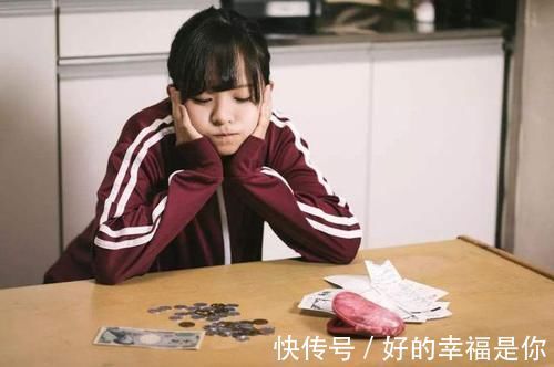 宝妈|儿子期末考试得了第一名，宝妈砸开存钱罐给奖励，一锤下去却懵了