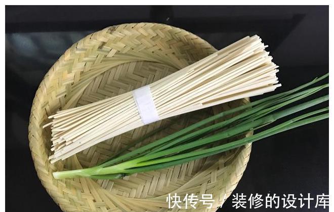 泡面|最适合懒人的一碗面,5分钟搞定,酸爽开胃,比煮泡面还简单