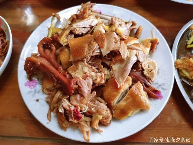 晒一晒妈妈做的晚餐，朋友圈评论看这伙食，每月四千都不够吃