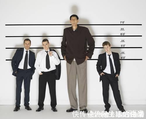 南書房|还记得“第一巨人”鲍喜顺吗,曾不顾医生反对生下一娃,现怎样