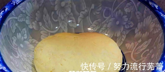 北方最爱吃的葱油大花卷，教你最简单的拧法，暄软多层，一看就会！