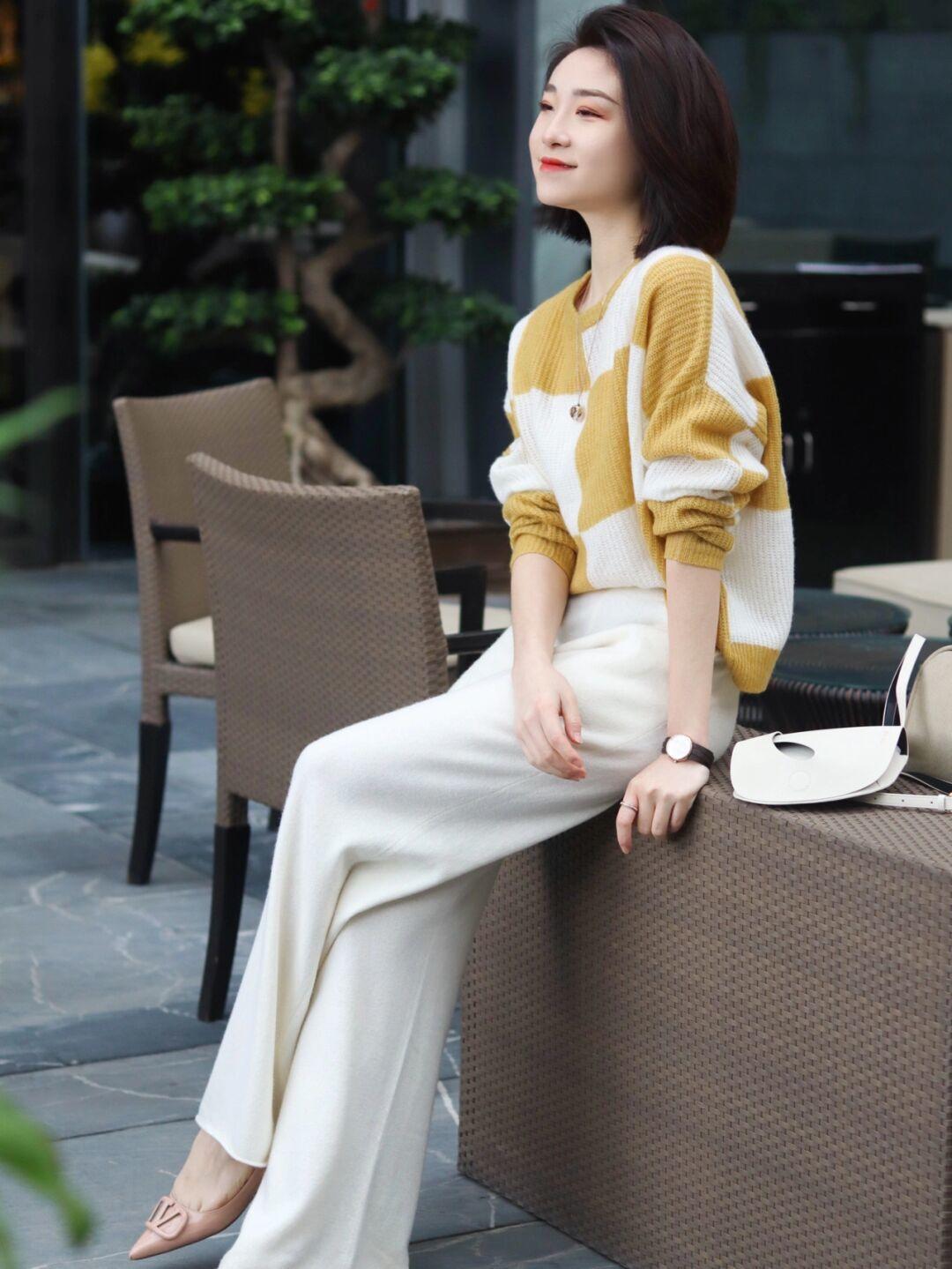 包容性 今年“棋盘格”针织衫又火了,掌握这几个小窍门,轻松穿出时髦范