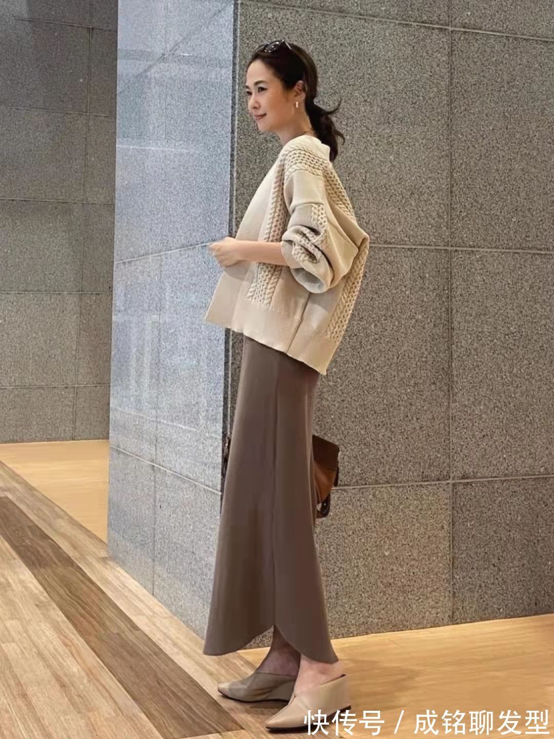 身材比例|天气渐冷怎么穿保暖又时尚?这位姐姐的毛衣穿搭,舒适温暖又优雅
