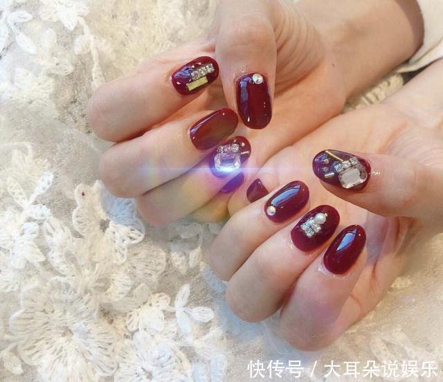 指尖|气质女神超爱的镶钻美甲,亮闪闪的奢华感,美出新高度