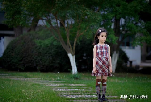 衣服|幼儿园女儿放学后胳膊有淤青，老师：她穿了件裙子，所以才出事的