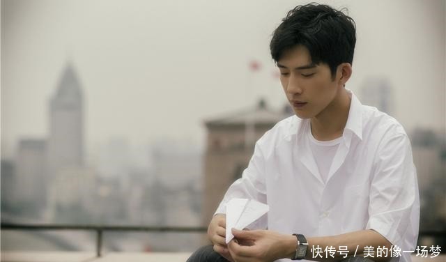 井柏然|出生28天父母离婚,奶奶捡破烂养大他,成名后父母争着与他相认