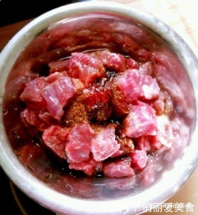 里脊肉|炒牛肉直接下锅是不对的！牛肉香嫩入味有窍门，牢记3点炒不老