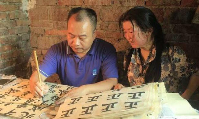 一幅|50岁大妈坚持20年练字,如今一幅字可卖100元,书法家称缺乏灵魂