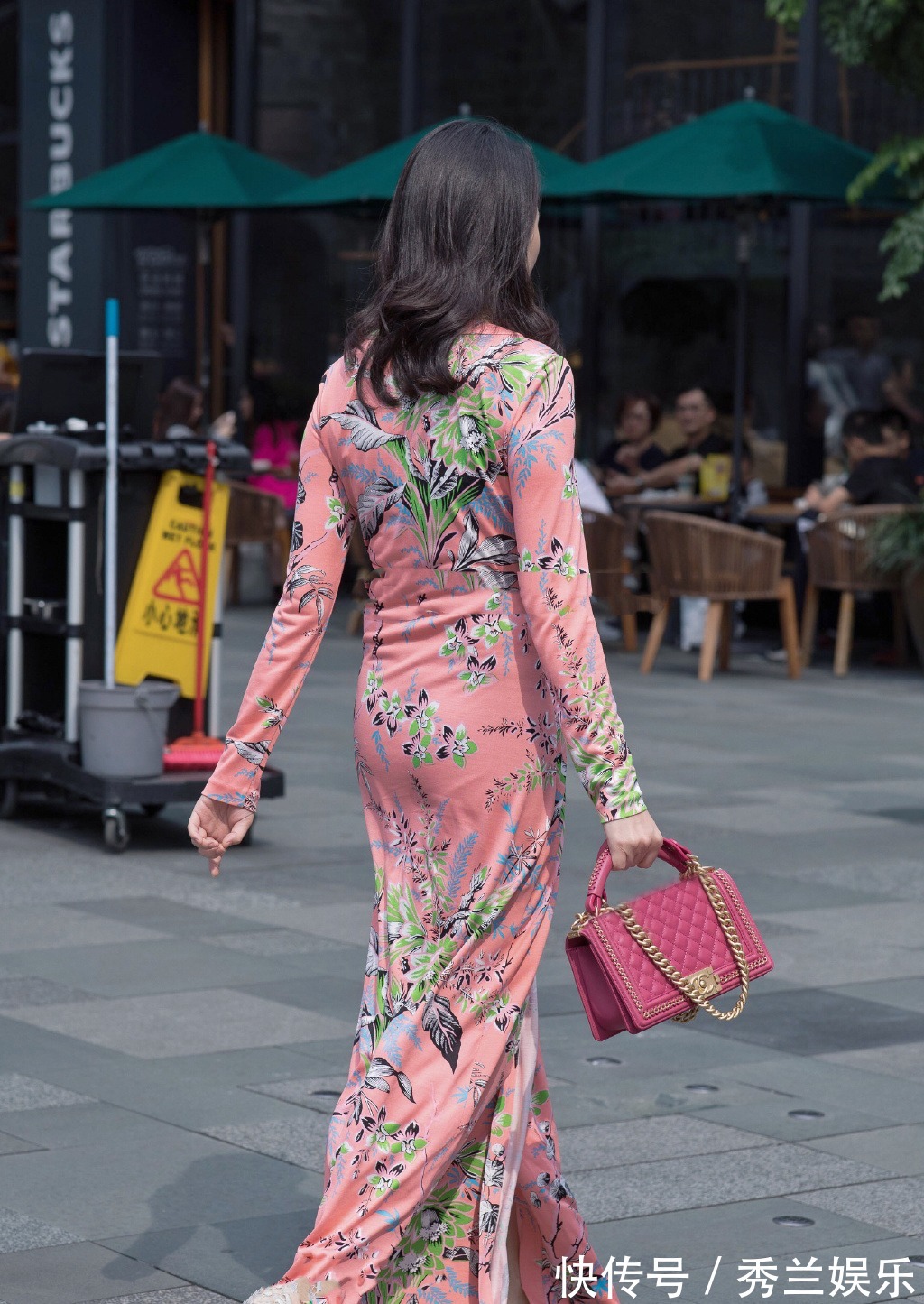 优雅 夏季印花长裙惹人偏爱,清爽修身,让你轻松展现出优雅潇洒的美