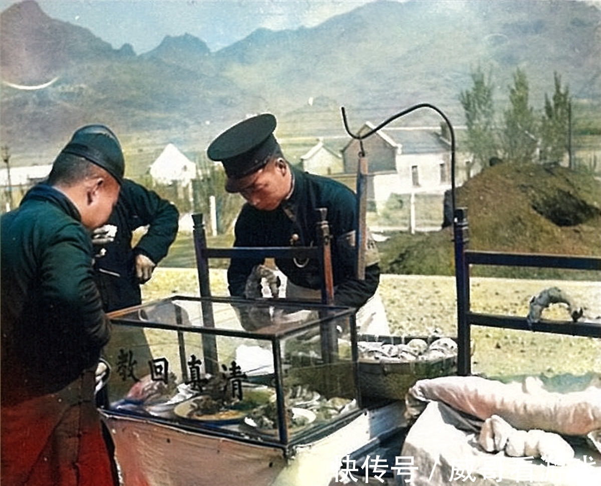 老照片|老照片：1940年代的山东泰安火车站，琳琅满目的站台小吃摊