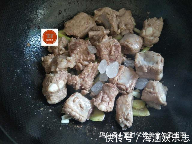 这样烧排骨,做法简单味道超好,色泽比饭店的都要好看!