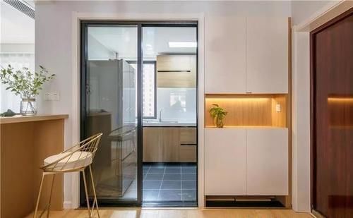 设置|入户门直对着餐桌，又没办法隔断，怎么办？