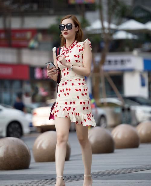 小姐姐|裙装穿搭要在意细节,个性鲜明才能让造型优雅出众