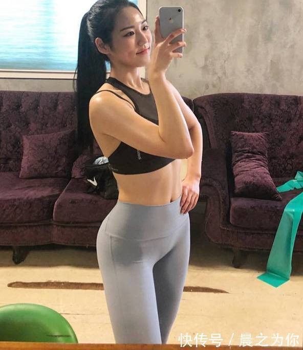 腿部 身材完美的打底裤美女,魅力十足,尽显女神的风范