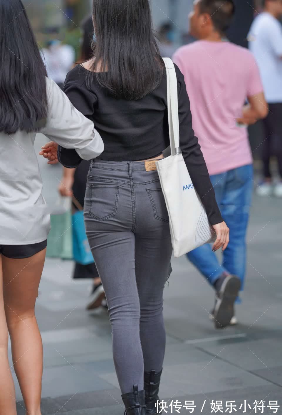 帆布包|气场十分强大，但忍不住想多看她几眼，包包证实起点是真的高