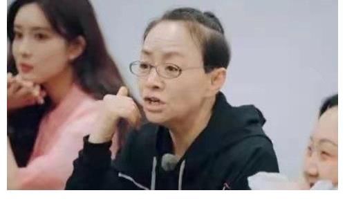 影视|不演小品,不拍影视的宋丹丹老“挤”娱乐节目,整个一陪衬大娘