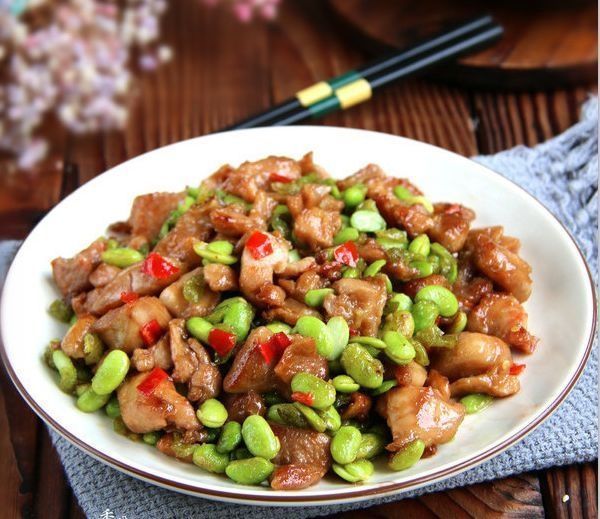 喜欢|鸡丁炒毛豆子,东北鸡蛋酱,酸汤牛腩,五花肉炖笋块的做法