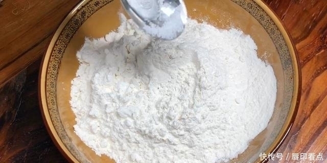 早餐如此做,比馒头包子都简单,不用发酵不用等,出锅3碗不够吃