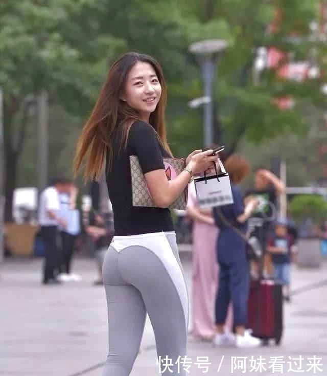 打底裤的酷与美,是时尚还是庸俗,反正我喜欢