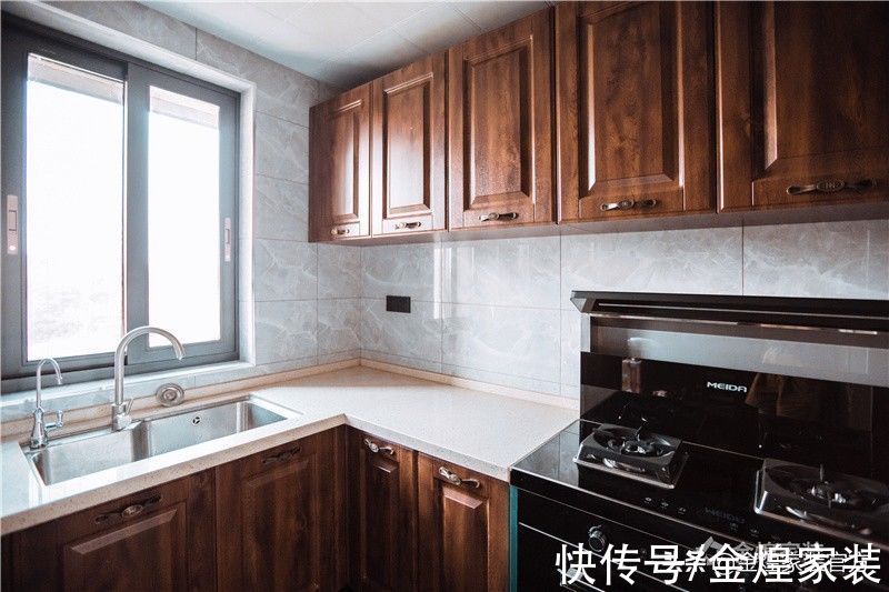 装修|139㎡新中式装修，让客厅怦然心动，沉稳大气又别具韵味