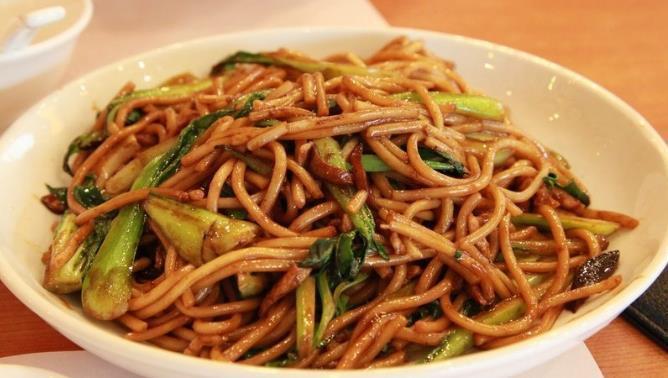 筋道|炒面时，牢记3个窍门，面条不起坨，爽滑筋道，每一口都很入味