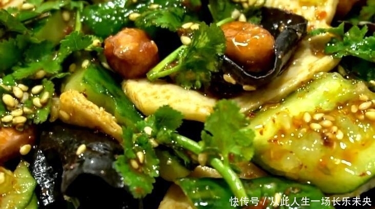 每年我家年夜饭必做的一道凉菜，清爽开胃又解腻，比大鱼大肉好吃